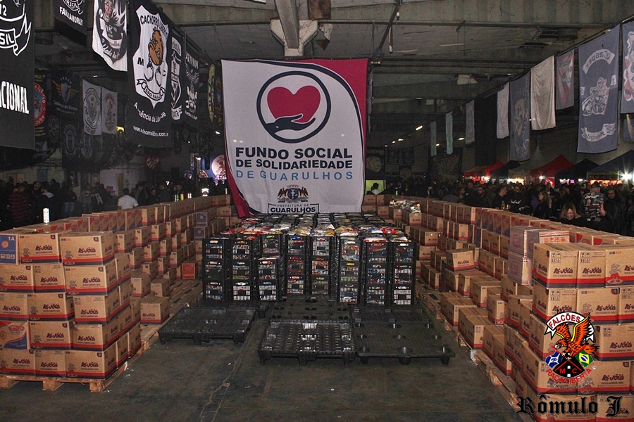 Arrecadação de cestas básicas e alimentos na festa nacional